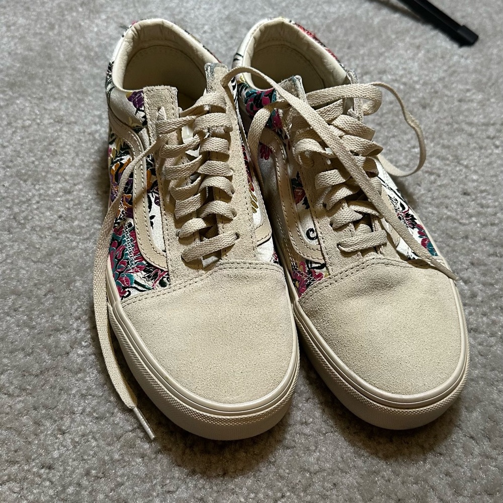 Vans - Picture 2 of 6